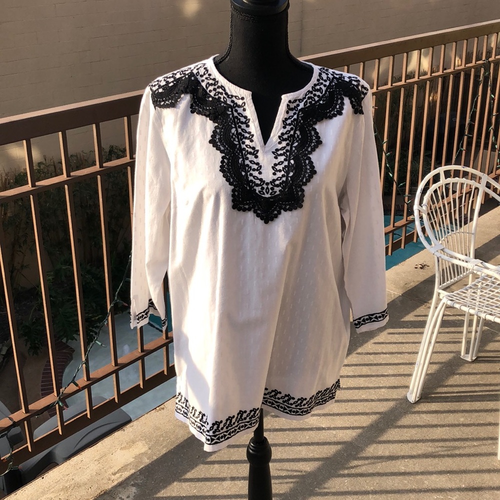 Embroidered White 3/4 sleeve tunic top